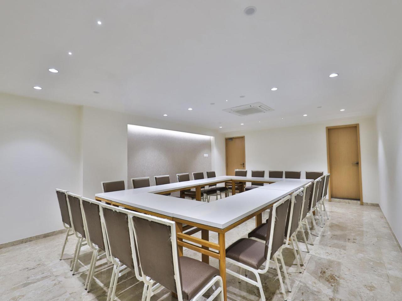Oyo 4161 Hotel Shailly Inn Ahmedabad Eksteriør billede