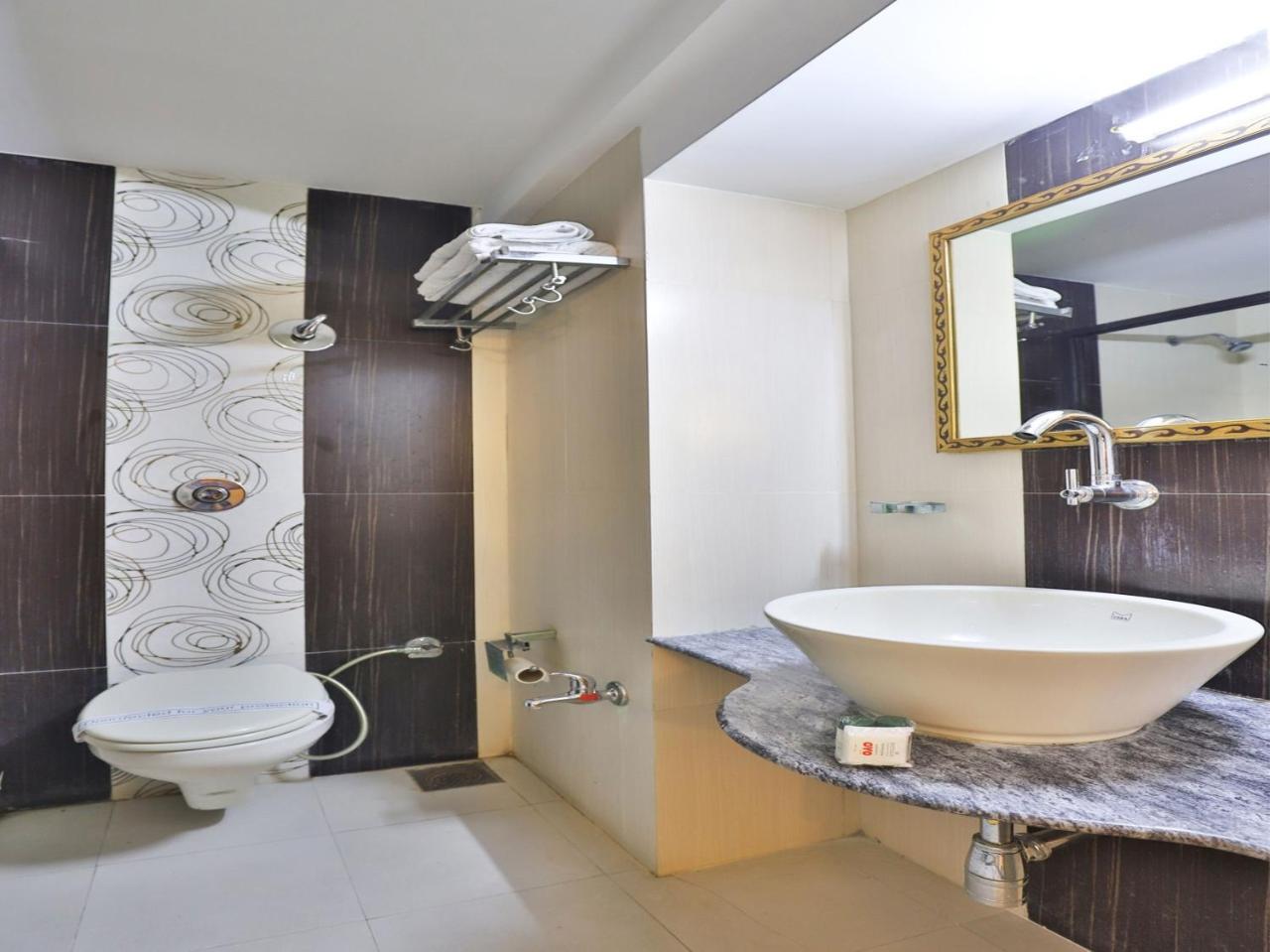 Oyo 4161 Hotel Shailly Inn Ahmedabad Eksteriør billede
